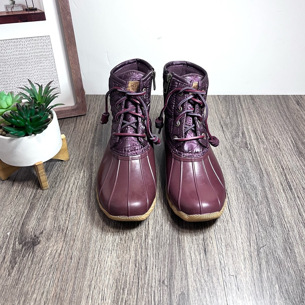 Sperry | Women's Saltwater Nylon Quilt Rain Boot in Burgundy Red Size 6